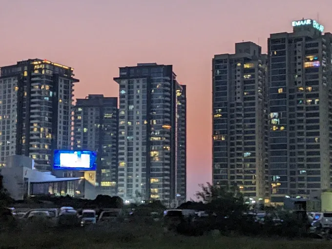 Car rental Emaar Crescent