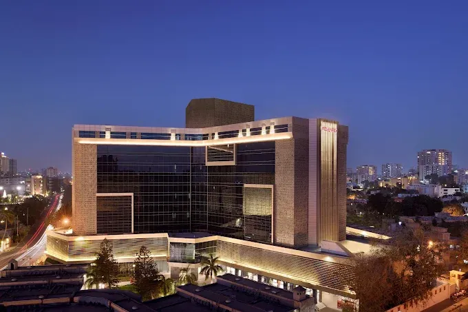 car rental Movenpick hotel