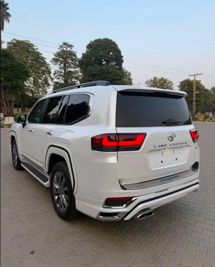 Karachi Rental Car airport pick and drop service at Jinnah International Airport